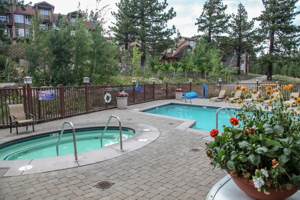 Sunstone 208 Updated Ski-In Ski-Out Condo At Sunstone Lodge with Great Complex Amenities by RedAwning