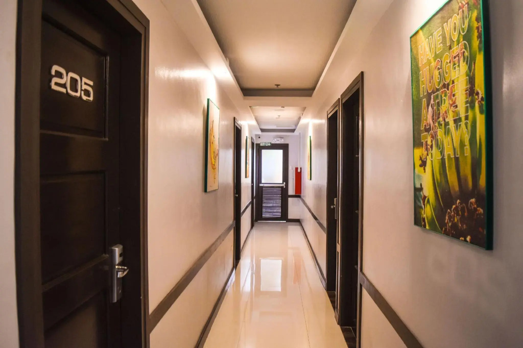 GREEN BANANA BUSINESS HOTEL