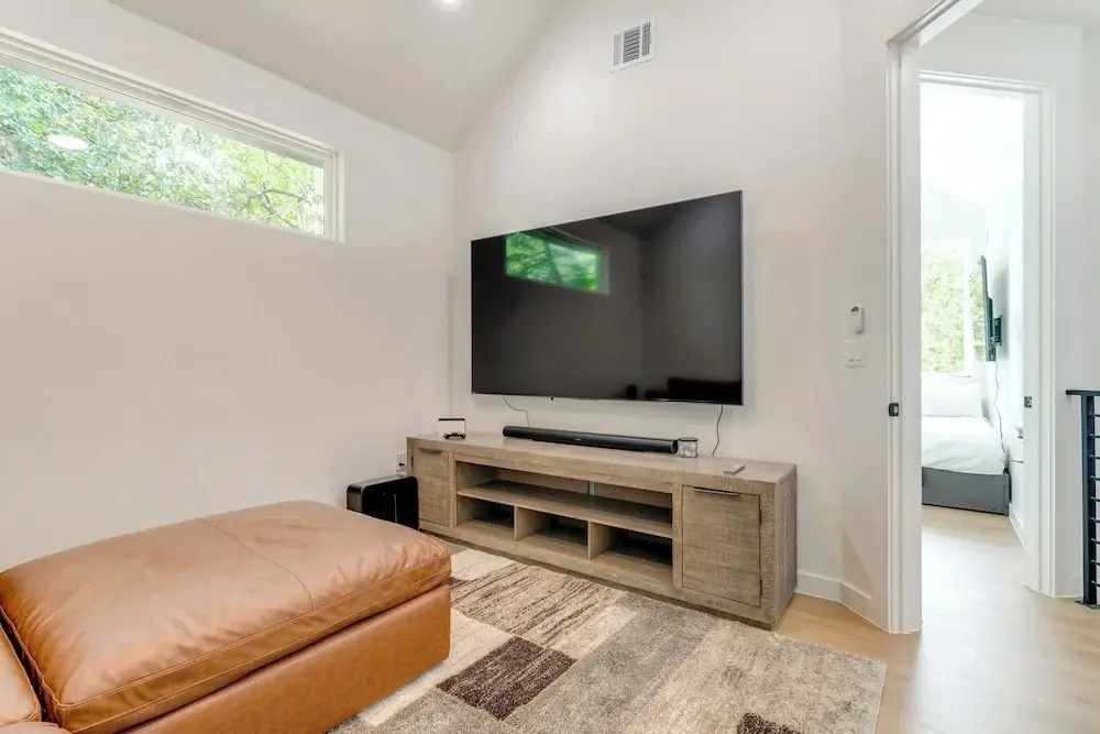 Near Restaurants & Parks: Home 3 Mi to Dtwn Austin
