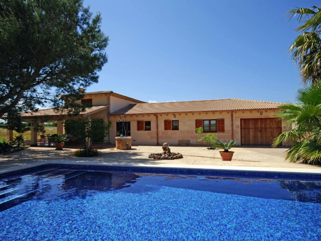 Modern country house with pool and mountain views 2 km from the sea