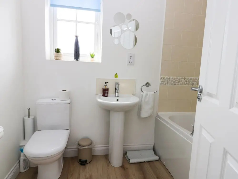 Blue Bay, The Bay, 2 bedrooms with ensuites, parking bay, 2 dogs welcome