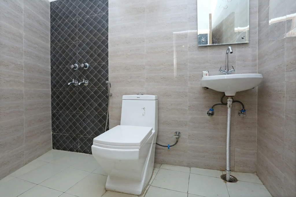 OYO 11384 Hotel Diamond Star