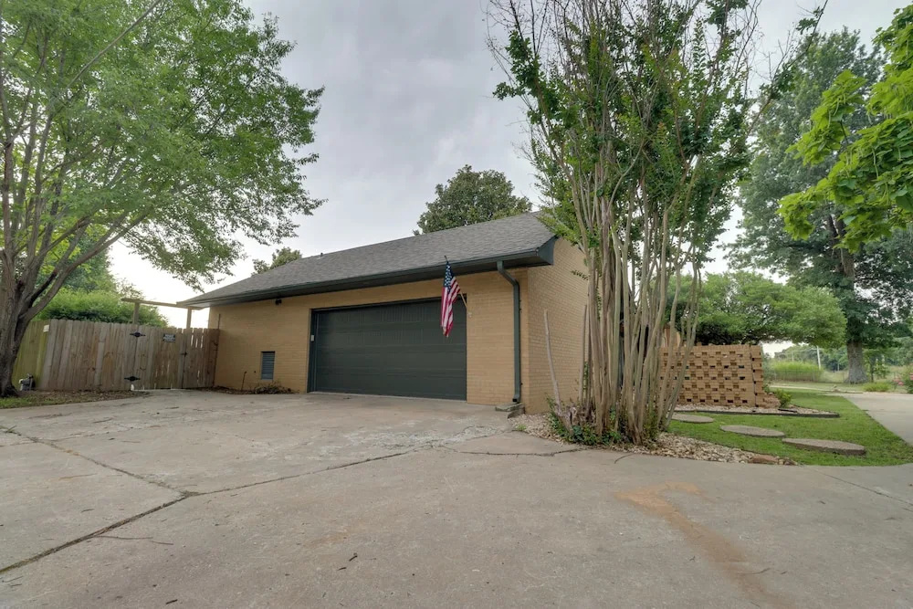 10 Mi to Grand Lake: Home w/ Game Room in Jay!