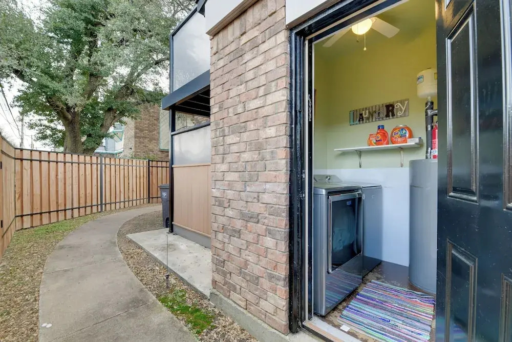 Fort Worth Home w/ Patio: 5 Mi to Dtwn!