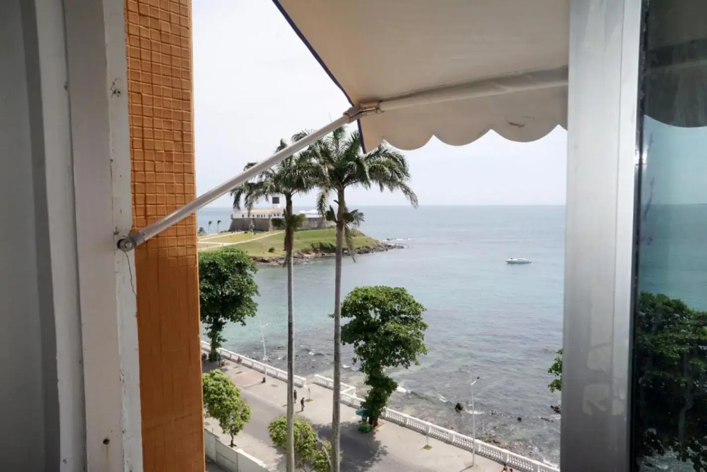 One-bedroom Apartment with Sea view and View to Farol da Barra Praiaville