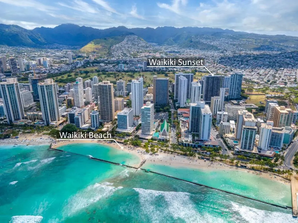 Beautiful 8th Floor 1 Bedroom Condo | 1 Block to Beach | Free Parking & WIFI
