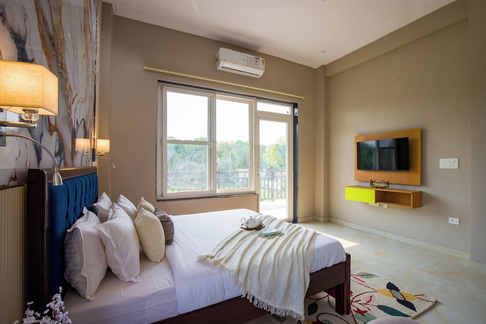 ELIVAAS 3 BHK Amber Villa With Pvt Pool