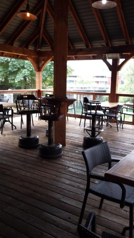 Riverside Inn
