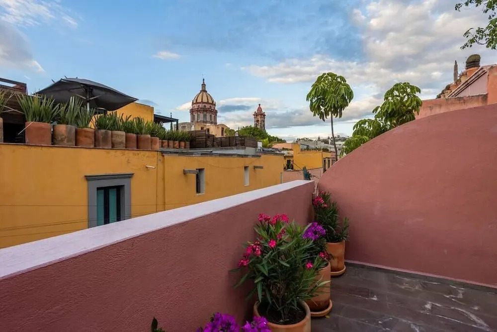 1BR Rooftop King Suite Casita in Centro