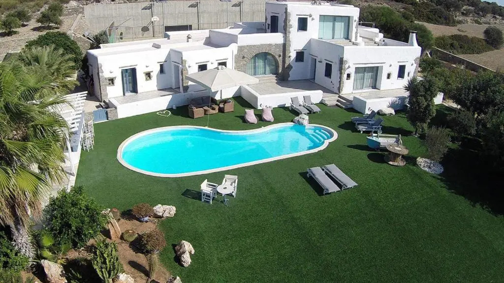 Quality Brand Villas 5br magnificent Laura Estate Basket Tennis court Billiards Gym Large Pool Fireplace Bar Parking Barbecue 3 kitchens