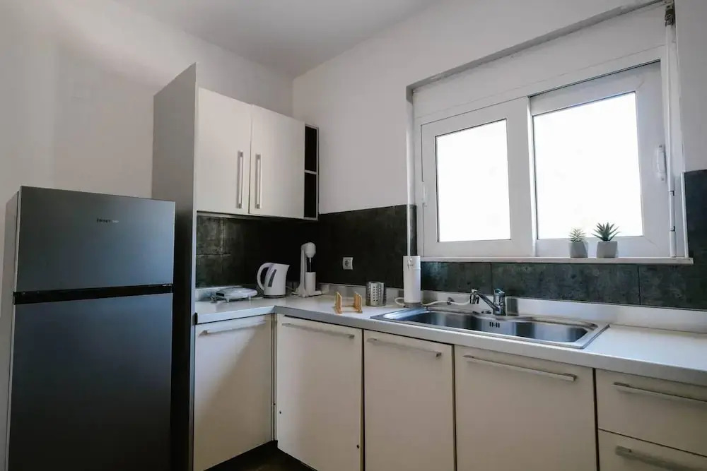 A Cozy Summer Retreat in the Woods of Rhodes