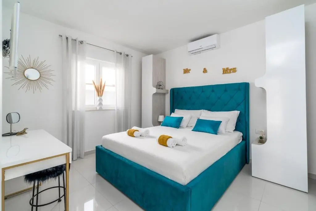 Villa Lea 5-bedroom villa with private pool and amazing views of city and sea