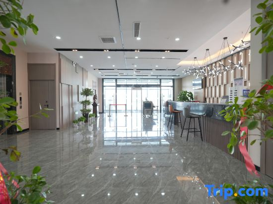 Jianghong Hotel (Korla Railway Station 218 National Road)