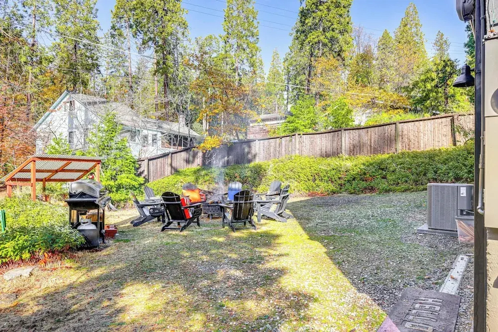 Walk to Golf, Lake: Twain Harte Cabin w/ Fireplace