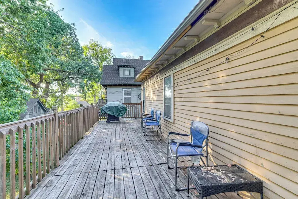 2 Mi to Dtwn! Walkable Minneapolis Apt w/ Deck