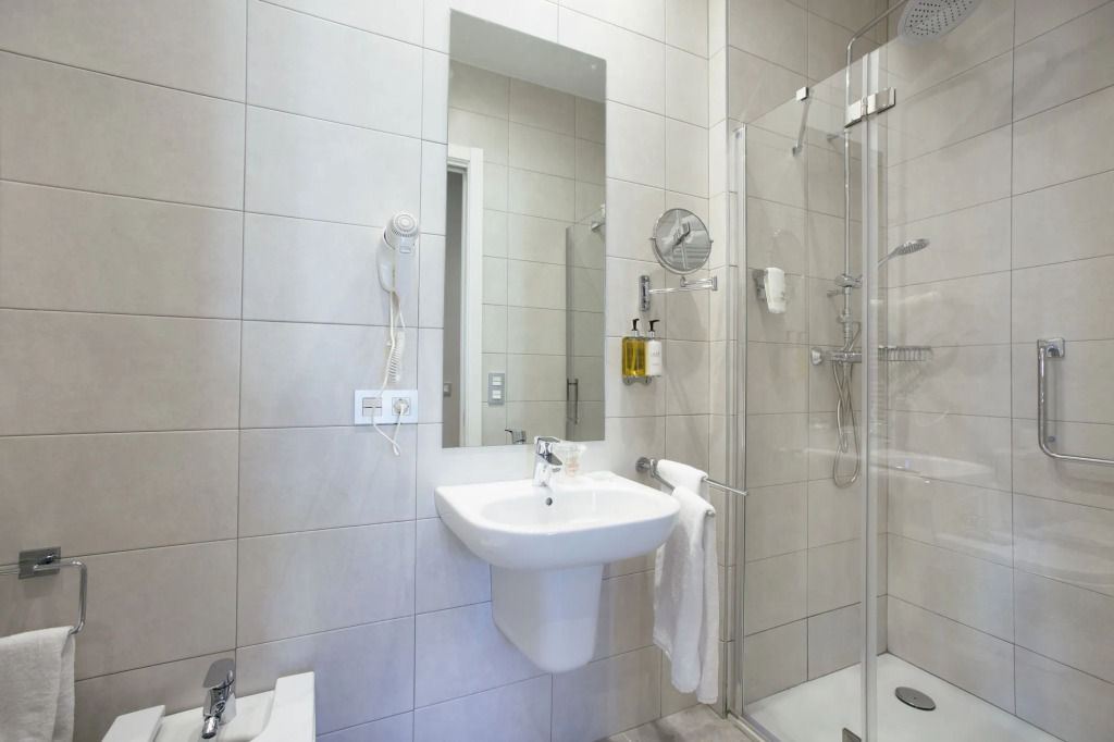 Legazpi Doce Rooms & Suites