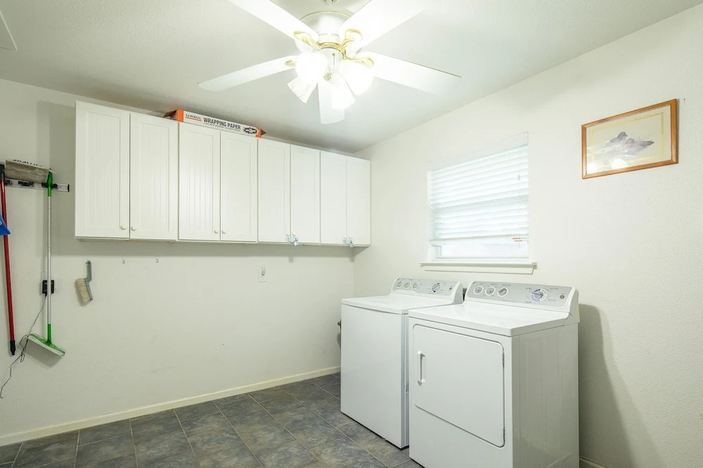 LAKESHORE ESCAPE - 3 Br Home