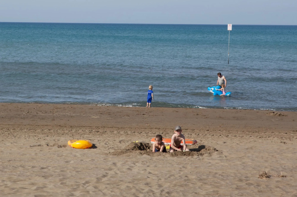 Canado Family Hotel