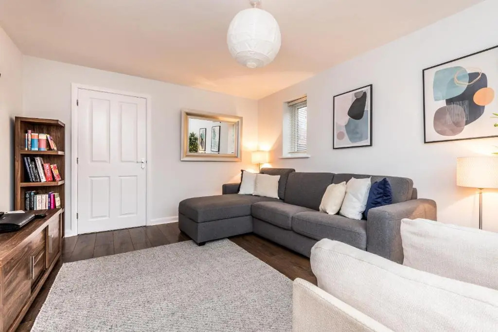 Host Apartments Homely 3 Bedrooms-sleeps 8 Parking