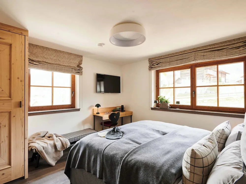 Serviced Luxury Chalet Evi, Ski-in Ski-out