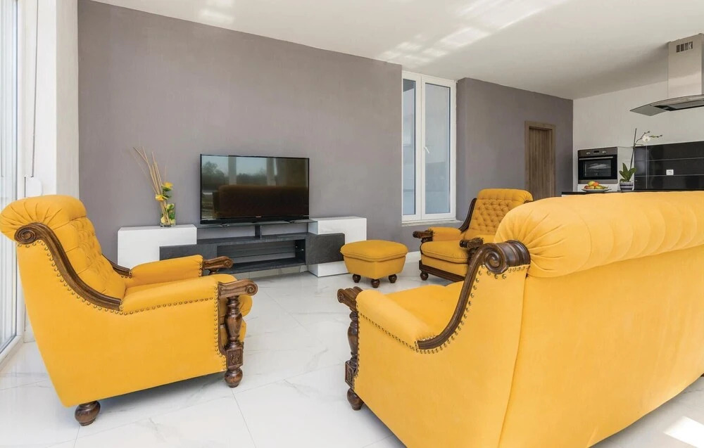 Three-Bedroom Holiday Home In Kozino