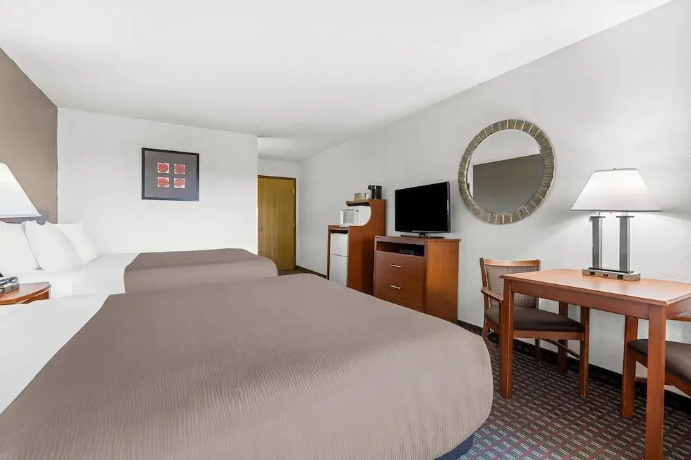 Travelodge by Wyndham Rapid City - Black Hills