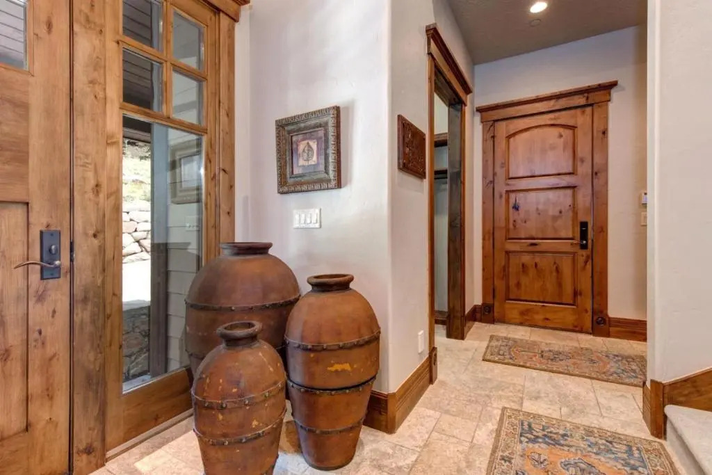 Lookout Drive 5 Bedrooms PLO-6599 by KBM