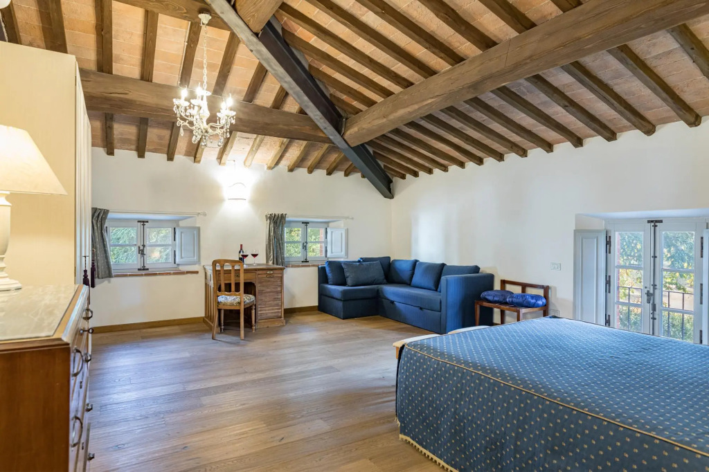 ANTICA VILLA MERELLI 12, Emma Villas