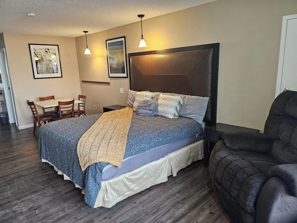 Home Away Inn LLC Laramie