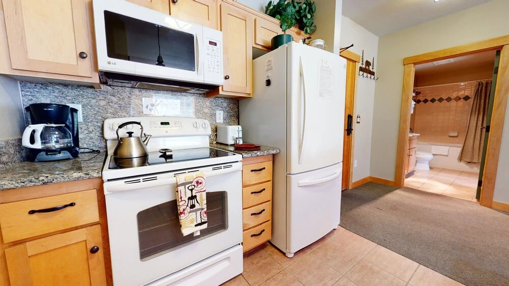 Sunstone 208 Updated Ski-In Ski-Out Condo At Sunstone Lodge with Great Complex Amenities by RedAwning