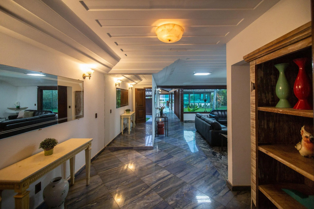 Mansão Beira Mar com Cinco Suítes na Praia da Ferradura - Por Luxury Rentals