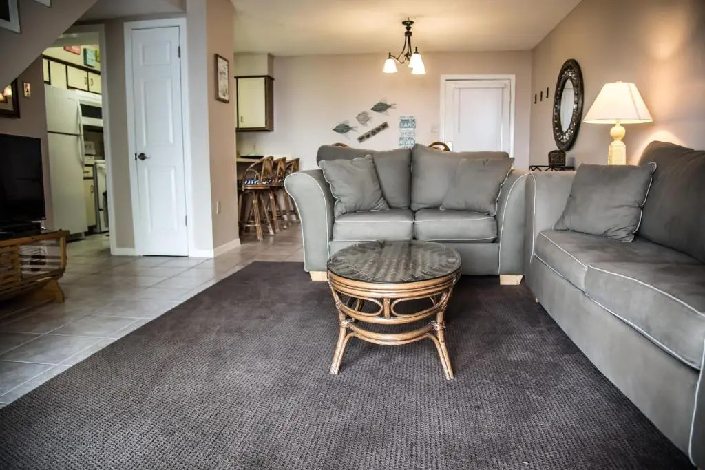 Beautiful 3 Bedroom BEACHFRONT Condo (F3) - Sleeps 10