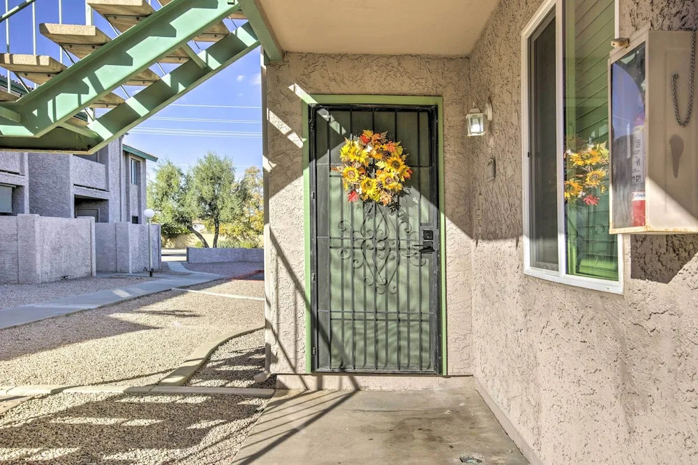 Arizona Condo w/ Community Pool & Hot Tub