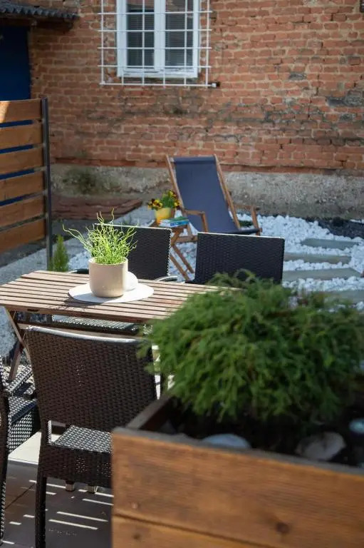 Hidden Garden, Quiet Courtyard in City Center, Free Parking