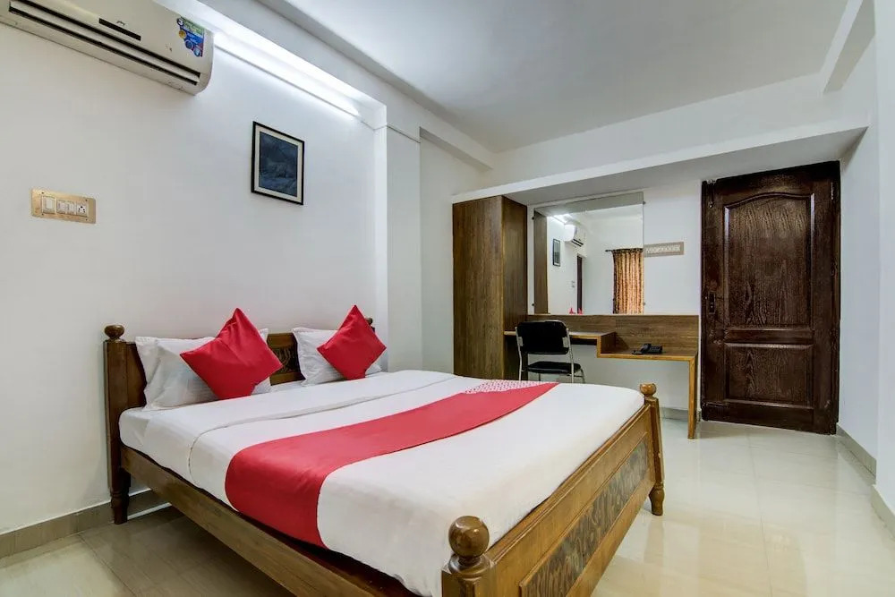 OYO 24044 Appledoor Service Apartment