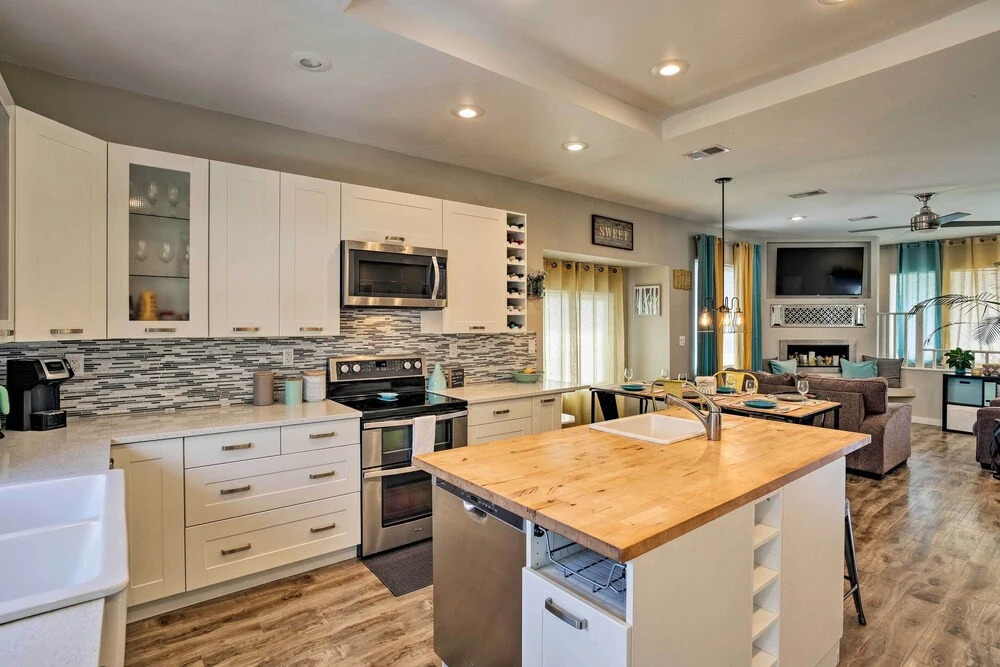 7 Mi to Dtwn Denver: Arvada Home w/ Patio