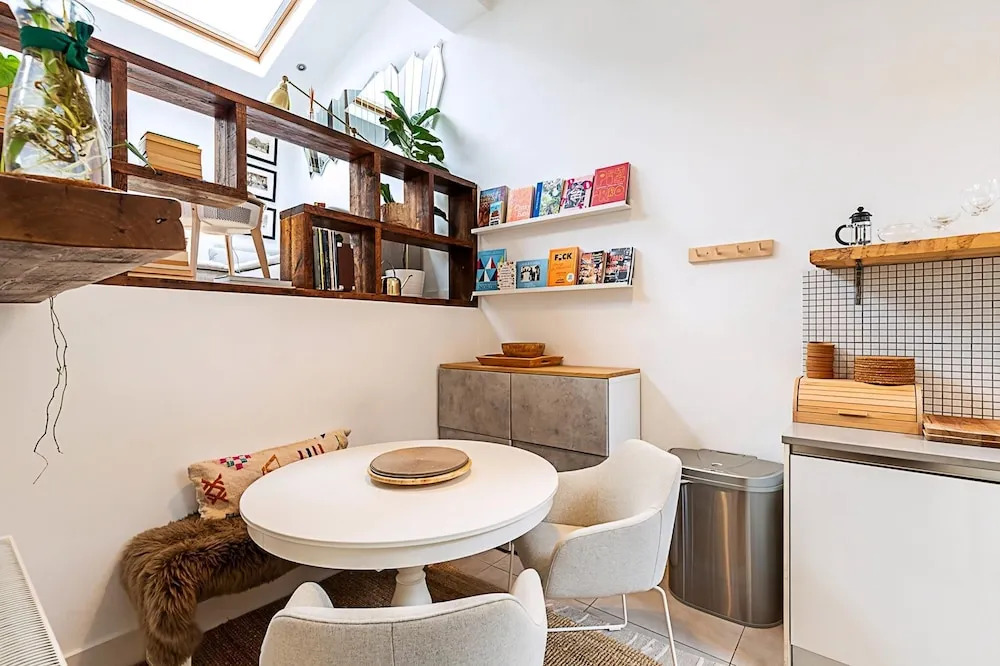 Modern Airy 2-bed Gem in Trendy Stoke Newington