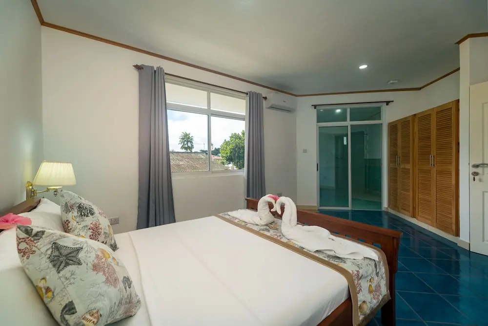 340 Degrees Mountain View Apartments