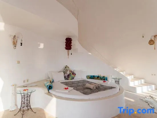 Mentigi Bay Dome Villas