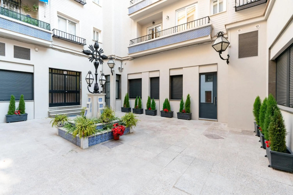 UNIQUE HOMES LAS SETAS, PLAZA DE SAN PEDRO 6 Pax