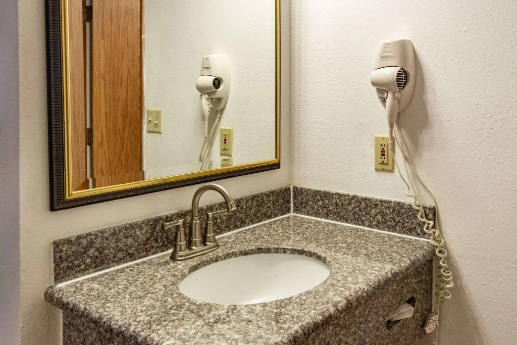 Econo Lodge Inn & Suites Madras