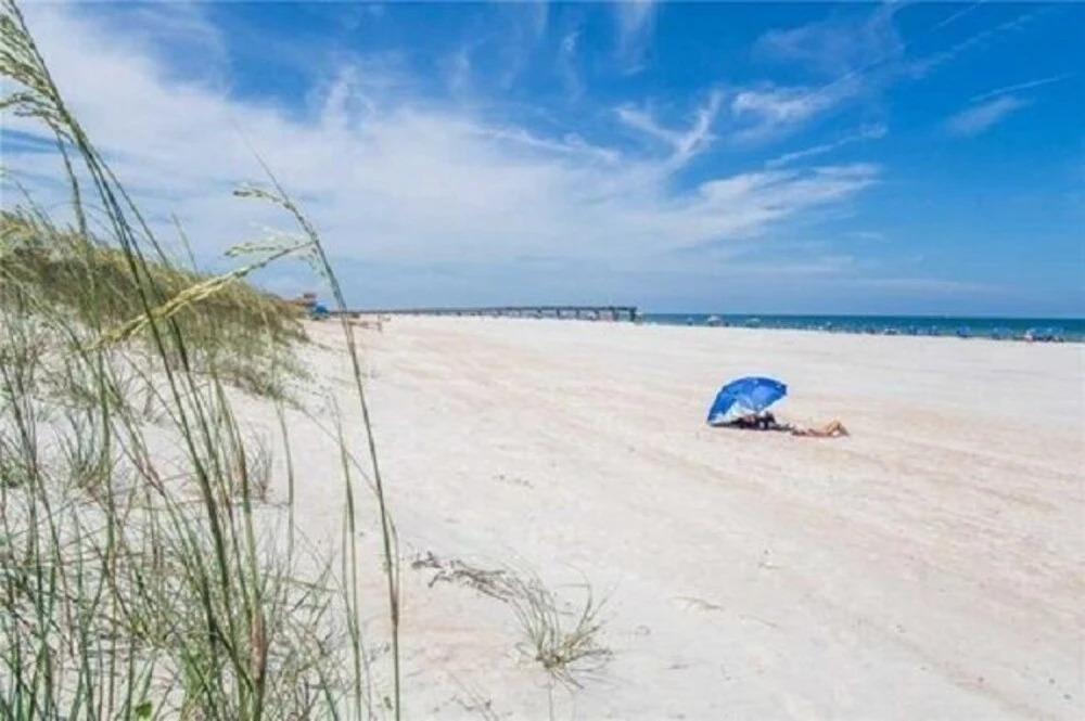 Sea Spray Beach House, 5 Bedrooms, Private Pool, Sleeps 17