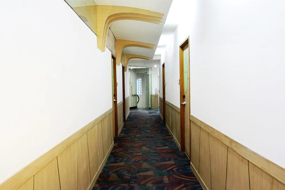 Capital O Business Hotel