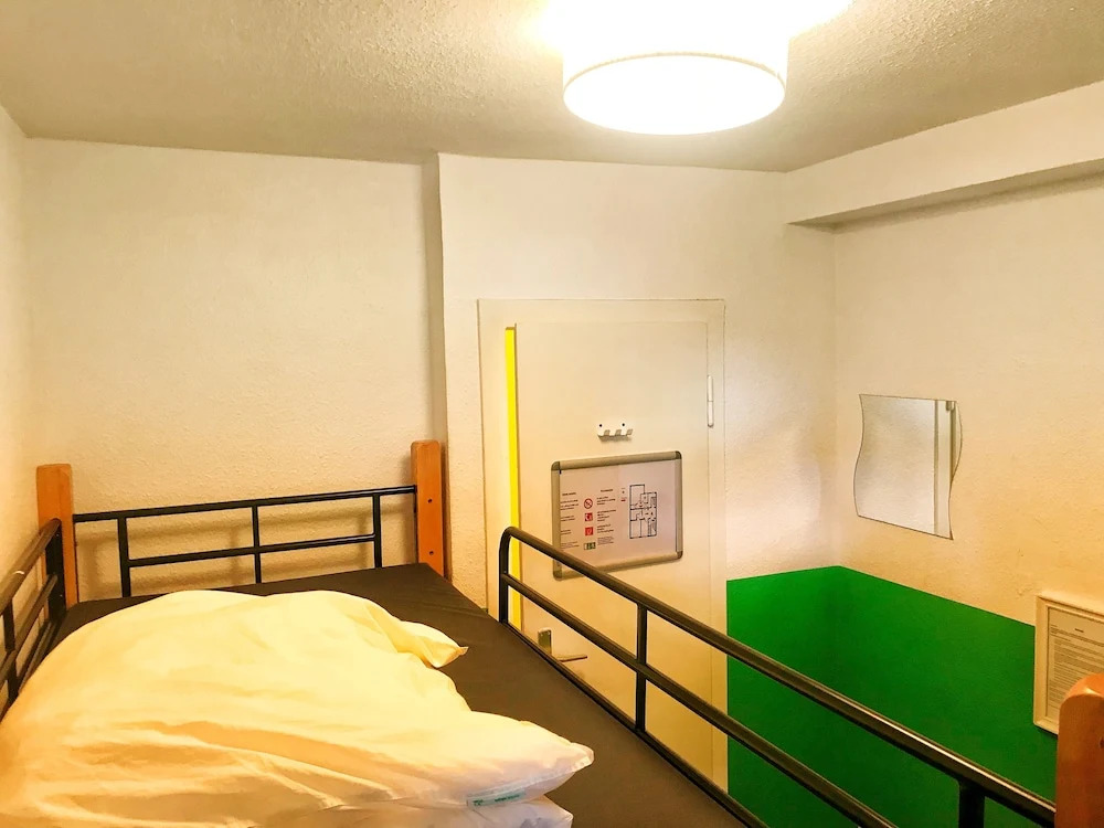 Backpackers Düsseldorf - SELF CHECK-IN