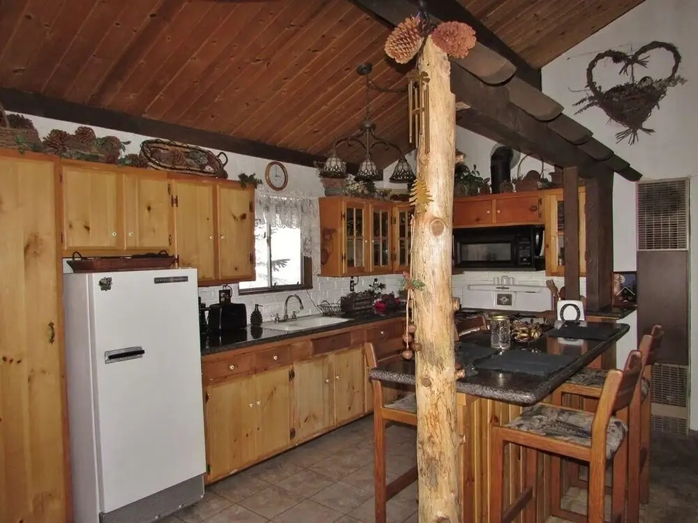 063 JB's Pinecone Lodge Home