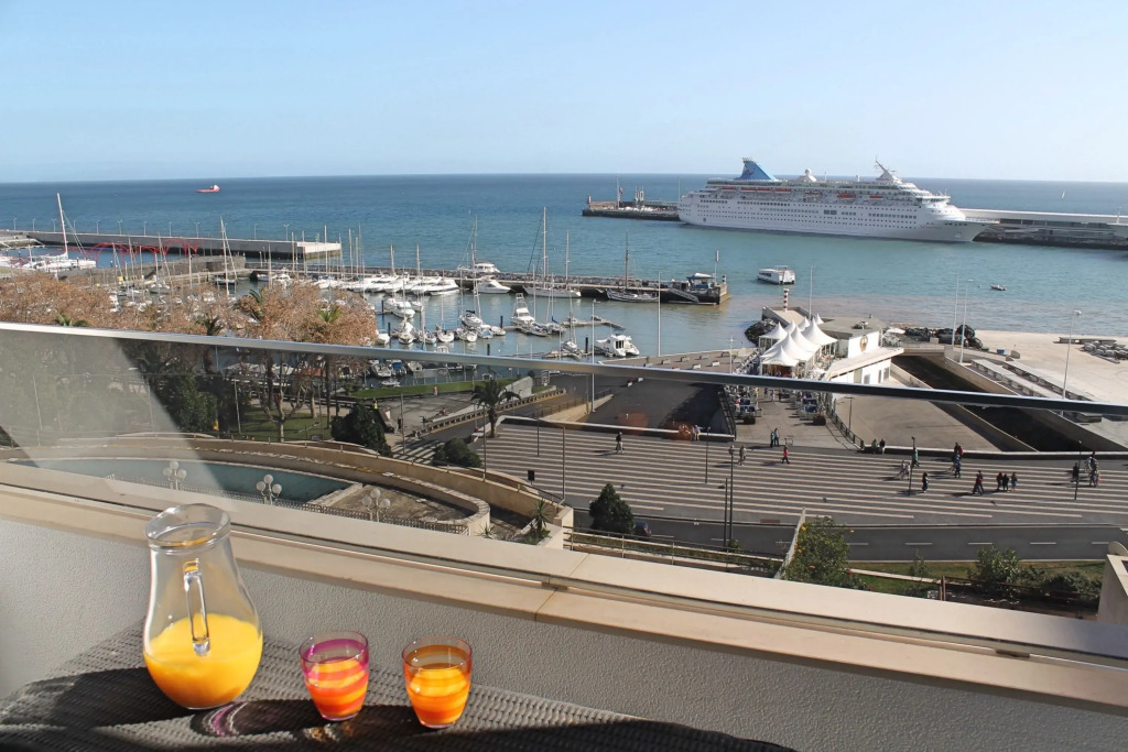 Overlooking the Marina, central location | Petronella Marina Apartment