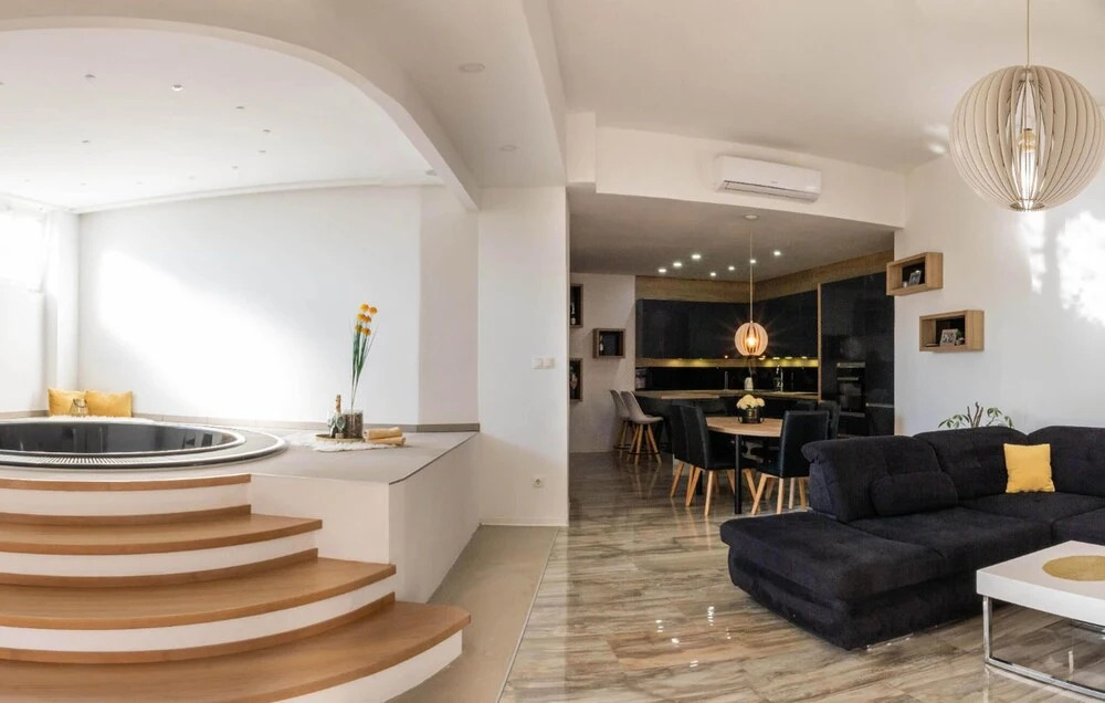 Stunning Home in Okrug Gornji With 2 Bedrooms and Wifi