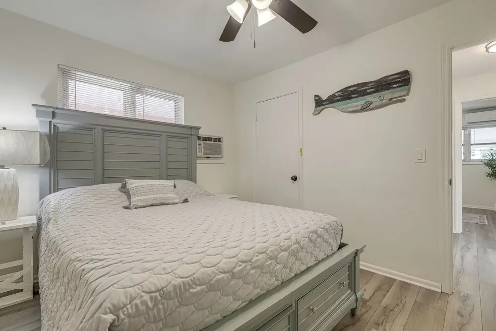 Walk to Shops & Dining: Downtown Stuart Home