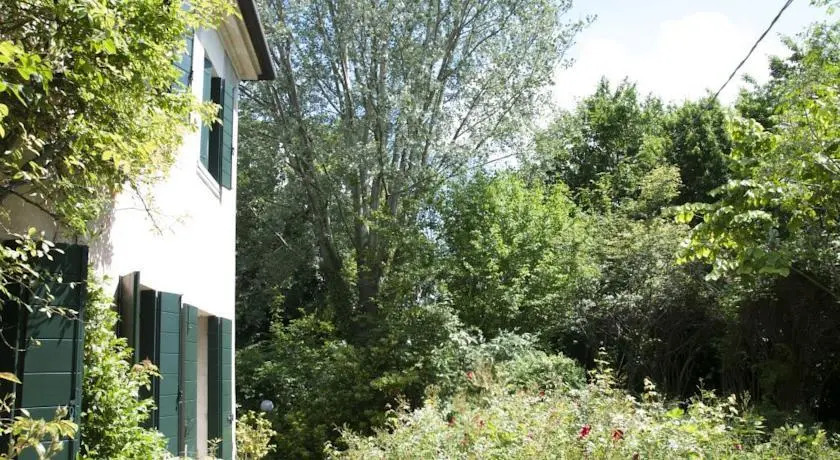 Roses Garden House