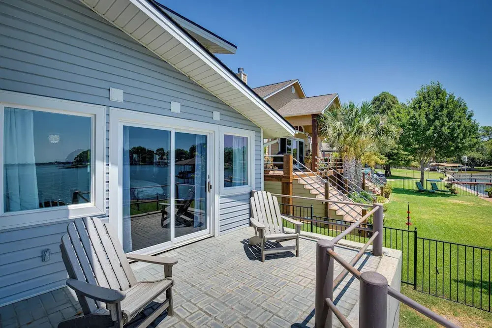 Cedar Creek Lake Views: Gorgeous Mabank House!